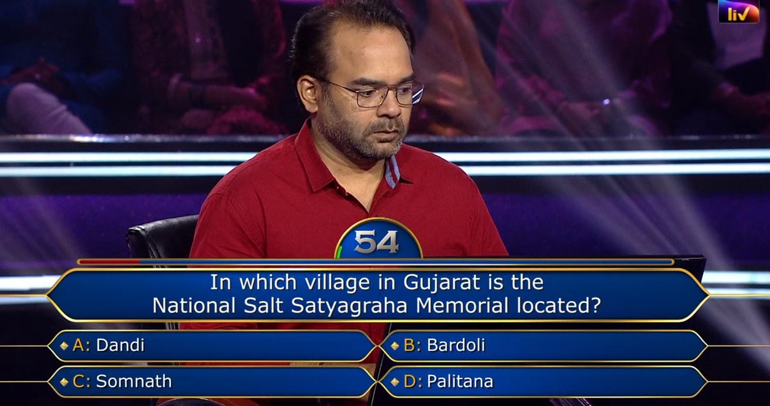 Ques : In which village in Gujarat is the National Salt Satyagraha Memorial located?